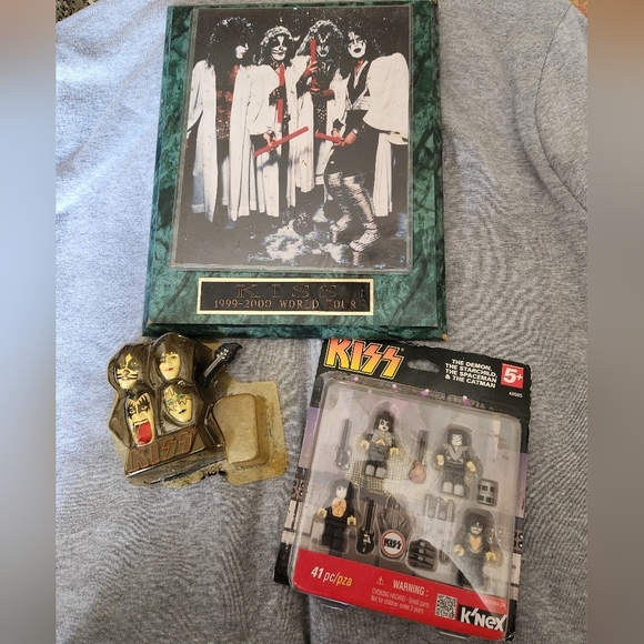 KISS World Tour Memorabilia Set - Picture 1 of 7